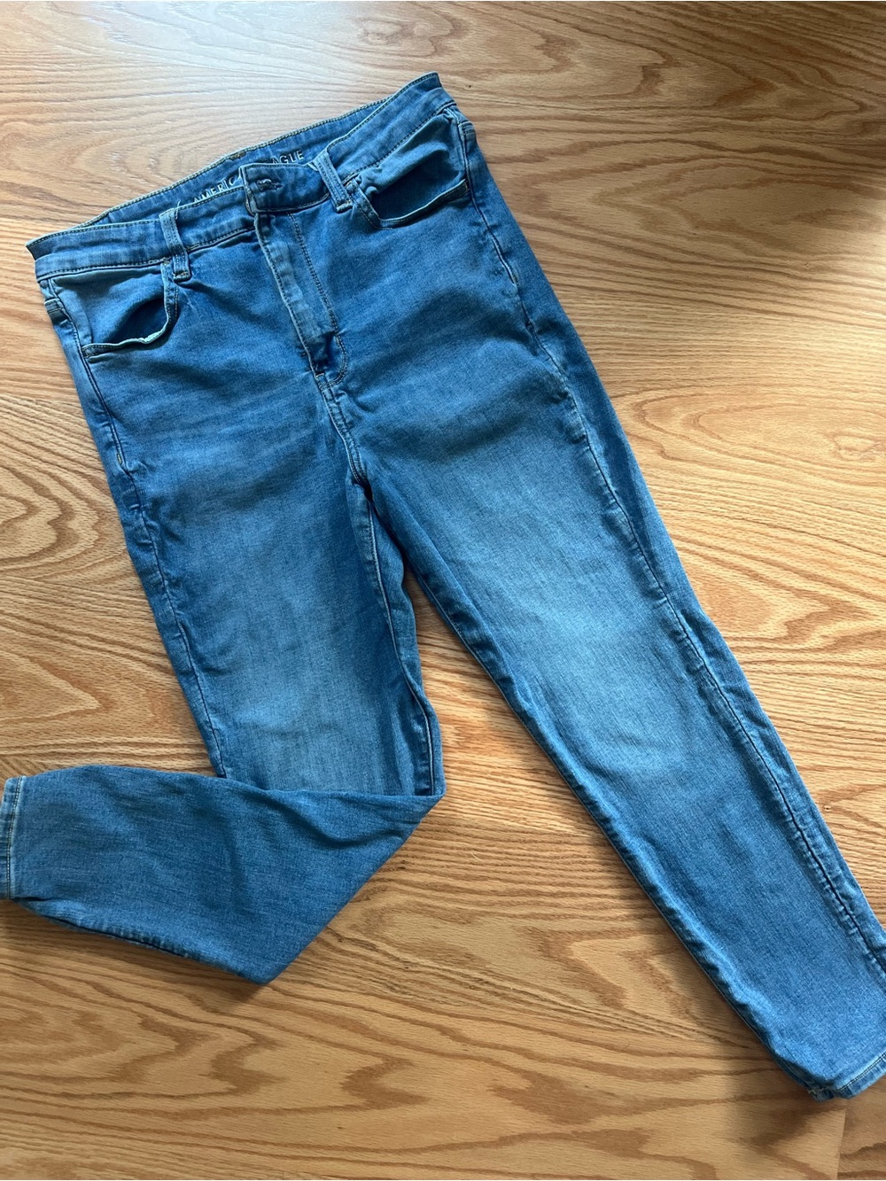 American Eagle Outfitters Women's Skinny Jeans in Medium Blue Wash